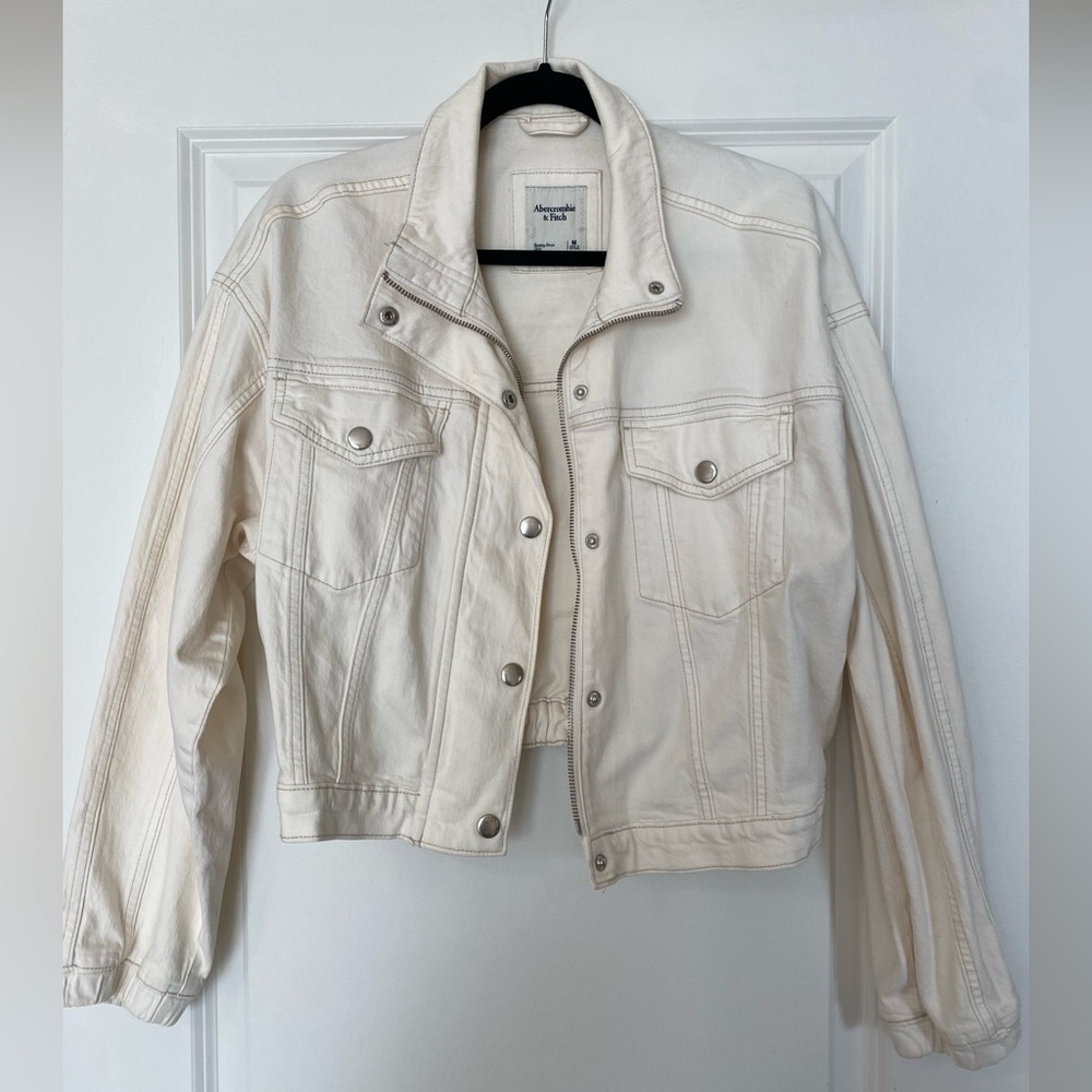 Abercrombie & Fitch Drapey Mockneck Cream Denim Jacket